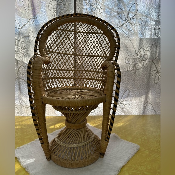 Vintage Boho Peacock Fan Chair for Doll or Plant Stand - Picture 14 of 14